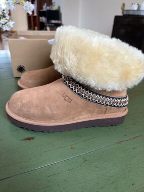 UGG Classic Short Crescent Suede Ankle Boot in Chestnut